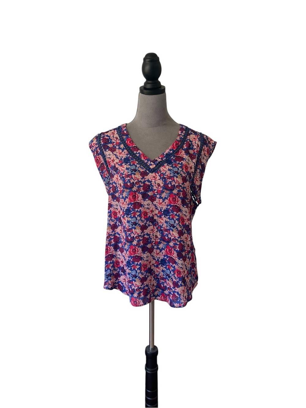 41 Hawthorn Floral V-Neck Sleeveless Tank - Pink & Blue